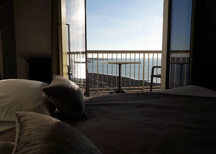 Les Brises - Réouverture Eté 2026 Hotel La Rochelle (Charente-Maritime)