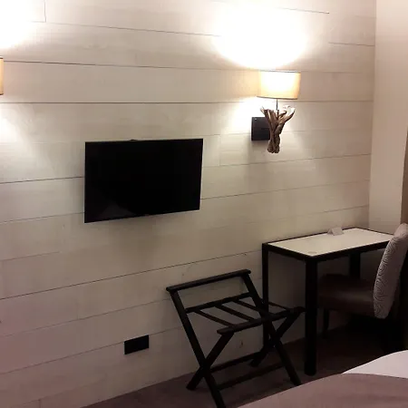 Les Brises Hotell 3*