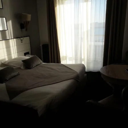 Les Brises Hotell 3*