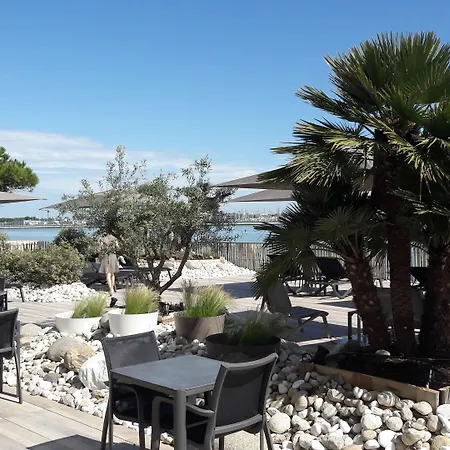 Les Brises Hotell 3*