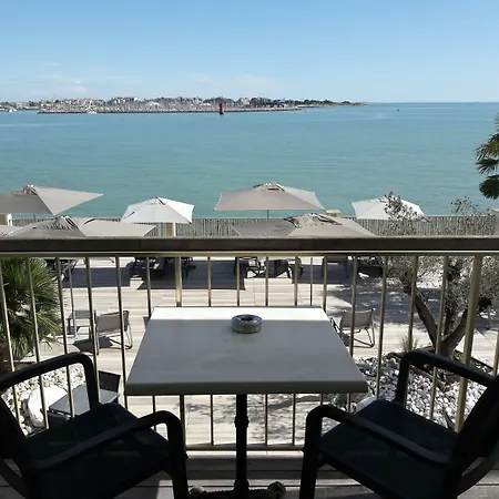 Les Brises Hotell