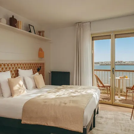 Les Brises Hotel 3*